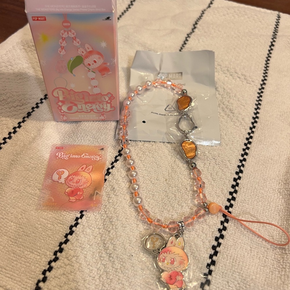Pop Mart - Labubu phone charm